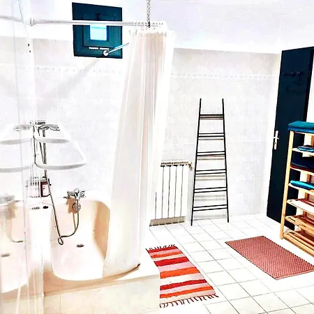 Grand Et Bel Classe 3 Etoiles לאוולאנה