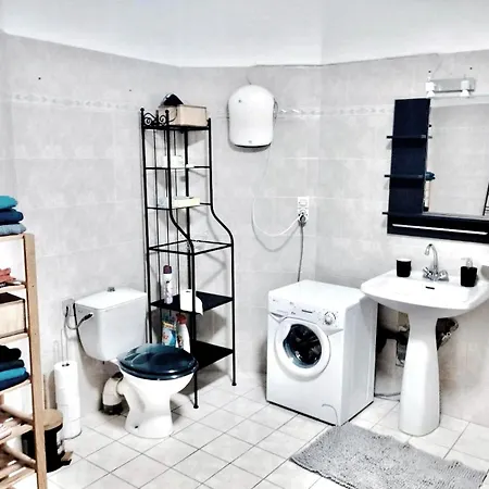 Grand Et Bel Classe 3 Etoiles * לאוולאנה